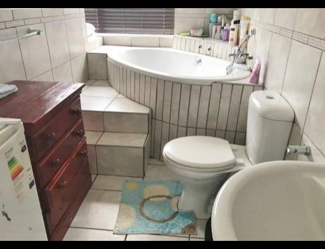 4 BEDROOM HOUSE FOR SALE IN SELCOURT